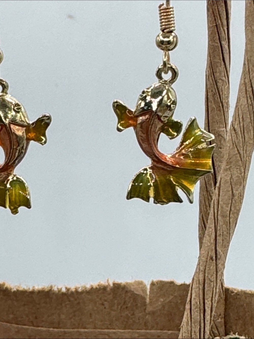 betsy Johnson goldfish dangling earrings New gold tone - Picture 2 of 7